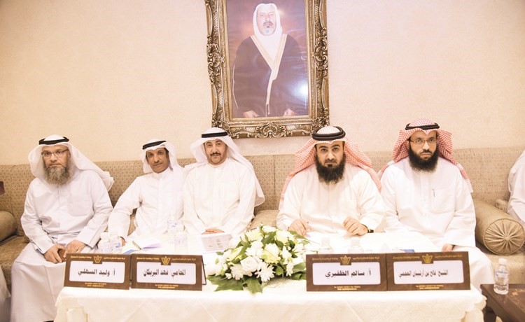 فالح العجمي وسالم الظفيري وفهد البريكان ووليد السهلي وفهد بن رشاش خلال الندوة	(محمد هنداوي) ﻿