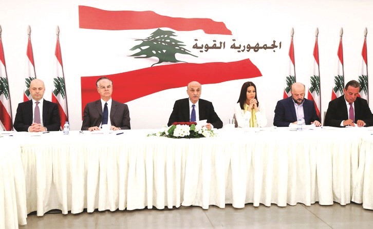 رئيس حزب القوات اللبنانية سمير جعجع خلال ترؤسه اجتماعا لتكتل الجمهورية القوية في معراب	(محمود الطويل)﻿