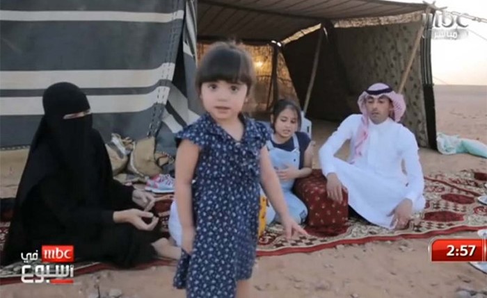 شاهد .. ممرضة فلبينية تزوجت سعودياً ترعى أغنامها وتهوى البر والمكشات