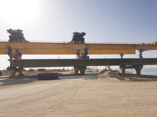 وضع آخر قطعة في جسر الشيخ جابروصلة الصبية﻿