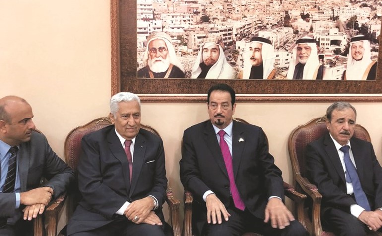 السفير د.حمد الدعيج ورئيس الوزراء الأردني الأسبق د.عبدالله النسور خلال الحفل ﻿