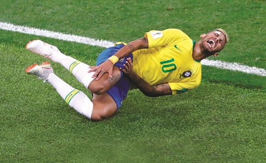 هل يتخلى نيمار﻿﻿عن هوايته في السقوط ؟﻿