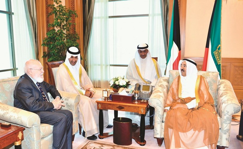 صاحب السمو الأمير الشيخ صباح الأحمد مستقبلا سفير الارجنتين خورخي بيغا﻿