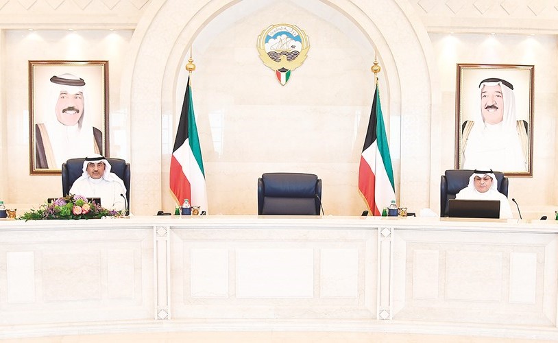 الشيخ صباح الخالد مترئسا جلسة أمس ويبدو الشيخ خالد الجراح ﻿