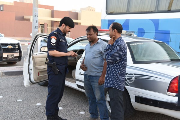حملة أمنية تفتيشية موسعة على منطقة جليب الشيوخ تسفر عن التدقيق على 927 شخصاً