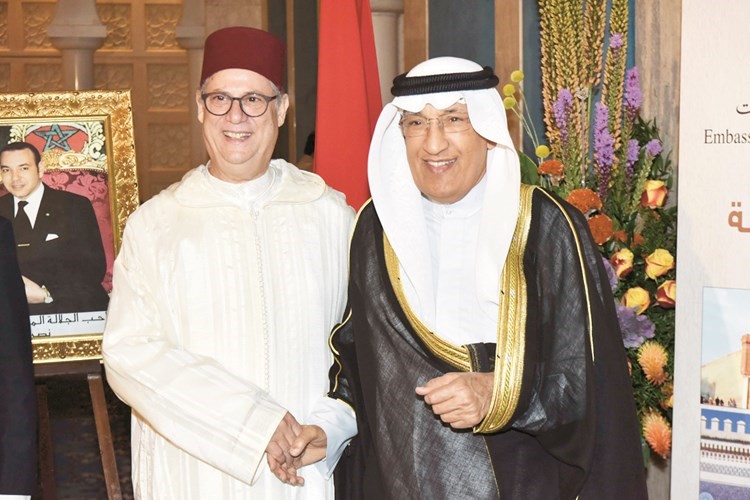 عبدالعزيز الشارخ يبارك﻿