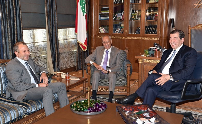 رئيس مجلس النواب نبيه بري مستقبلا نائب رئيس المجلس إيلي الفرزلي ورئيس التيار الوطني الحر الوزير جبران باسيل	(محمود الطويل)﻿