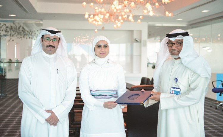 رئيس جامعة الخليج للعلوم والتكنولوجيا د. وليد بوحمرا ومريم عبدالله ود.صلاح الشرهان﻿