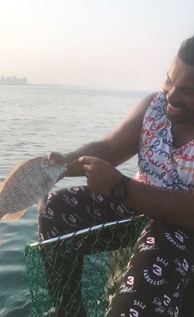 الفضلي: السبيطي «زئبق» وصيدته على القمره فجراً