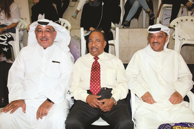 المعلق الرياضي خالد الحربان واللاعب السابق محمد كرم خلال اليوم الرياضي﻿