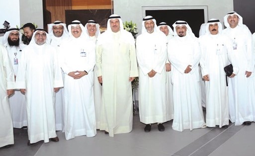 الشيخ سلمان الحمود ويوسف الجاسم يتوسطان القيادات في الطيران المدني والكويتية﻿