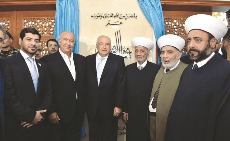 مفتي لبنان الشيخ عبد اللطيف دريان خلال افتتاحه مسجد النعمان بحضور النائب فؤاد مخزومي ومحافظ جبل لبنان محمد مكاوي والقائم باعمال سفارة دولة الامارات العربية المتحدة حمدان الهاشمي ومفتي جبل لبنان الشيخ محمد علي الجوزو في منطقة الجية (محمود الطويل)﻿