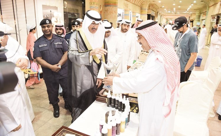 استقبال بالبخور للشيخ فواز الخالد في أحد الأجنحة ﻿