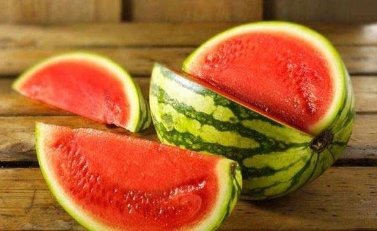اليكم 5 علامات لاختيار البطيخ الأحمر حلو المذاق...