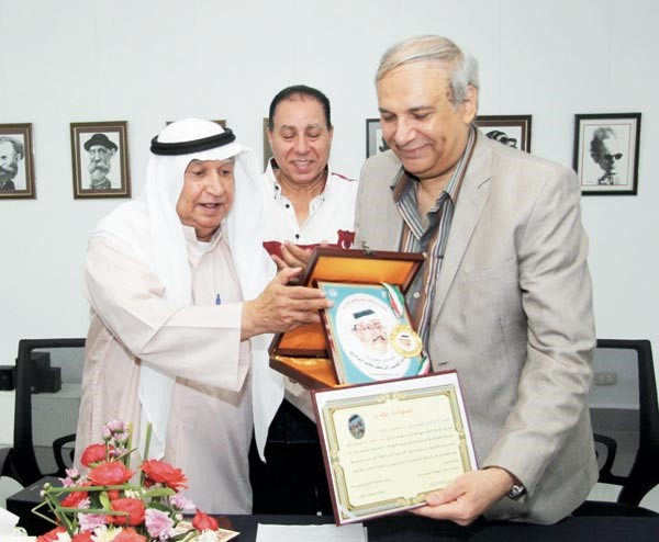 د. دوارة مكرما محمد الخضر بحضور الزميل عماد جمعة