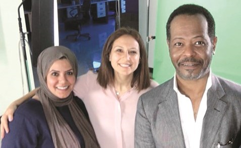 المخرج محمد دحام الشمري مع المخرجة دعاء الأشقر ومسؤولة قناة العربية بالكويت حنان الثويني﻿