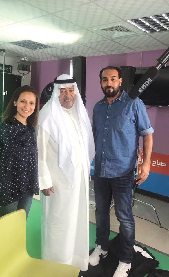 الفنان القدير سعد الفرج يتوسط مخرجة الفيلم دعاء الأشقر ومدير التصوير باسل العلي