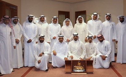  م.محمد بوشهري واللواء محمد الشرهان يتوسطان ضباط الداخلية المكرمين﻿