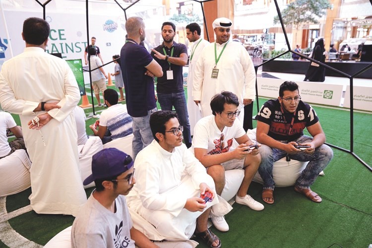 جانب من المشاركين اثناء المنافسة﻿