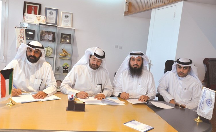العتل والساير والعجمي والعتيبي خلال توقيع المذكرة﻿