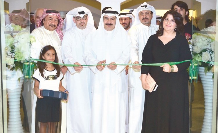الأمين العام للمجلس الوطني للثقافة والفنون والآداب بالإنابة كامل العبدالجليل يفتتح المعرض	﻿