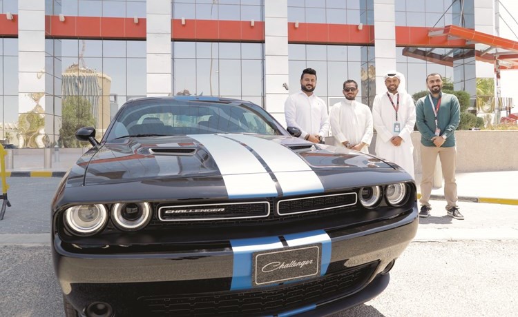 صورة جماعية مع الفائز﻿