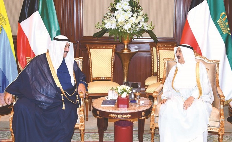 صاحب السمو الأمير الشيخ صباح الأحمد مستقبلا سمو الشيخ ناصر المحمد ﻿