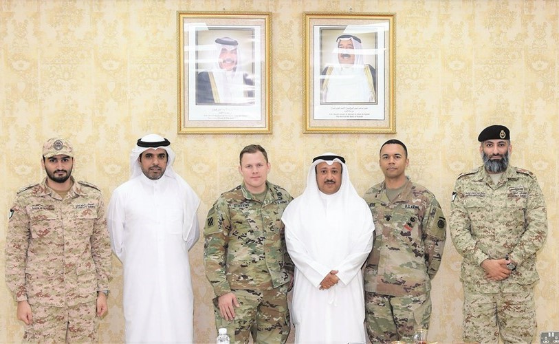 حسن الخضر ومساعد المطيري مع ممثلي وزارة الدفاع وممثلي الجيش الأميركي﻿