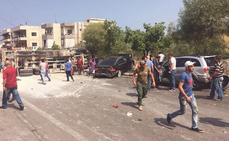 فقد سائق شاحنة السيطرة عليها على طريق عام بشامون باتجاه خلدة اثر تعطل الفرامل مما ادى الى اجتياح عدد من السيارات قبل ان تنقلب موقعة قتيلا ﻿﻿و11 جريحا بحسب الحصيلة النهائية التي أفادت عنها غرفة التحكم المروري لقوى الأمن الداخلي‎				(محمود الطويل) ﻿