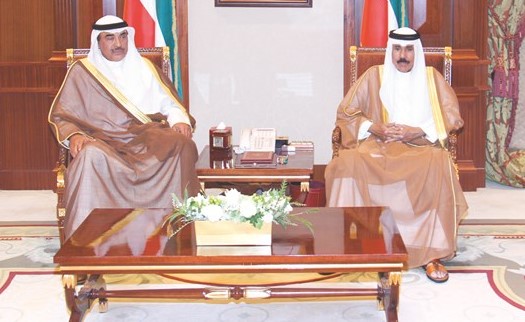 سمو ولي العهد الشيخ نواف الاحمد خلال لقائه الشيخ صباح الخالد ﻿