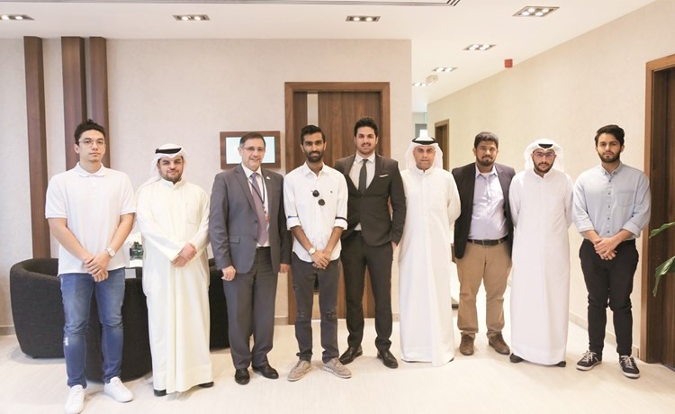 المشاركون في الحلقة النقاشية﻿