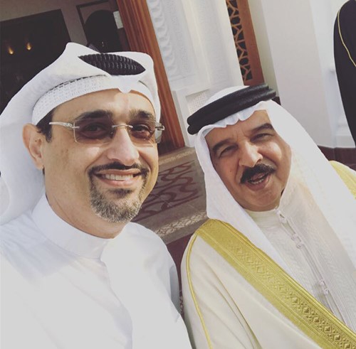 الزميل ثامر الدخيل #بوراشد كان اول مسافر عبر مبنى الT4.. وأجرى حوارا على متن الطائرة مع وزير المالية د.نايف الحجرف ورئيس مجلس إدارة الكويتية يوسف الجاسم خلال الرحلة التجريبيية إلى مملكة البحرين