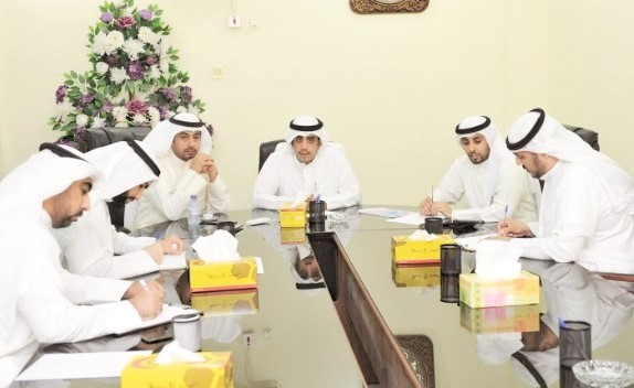  فيصل المطيري خلال المؤتمر الصحافي ﻿