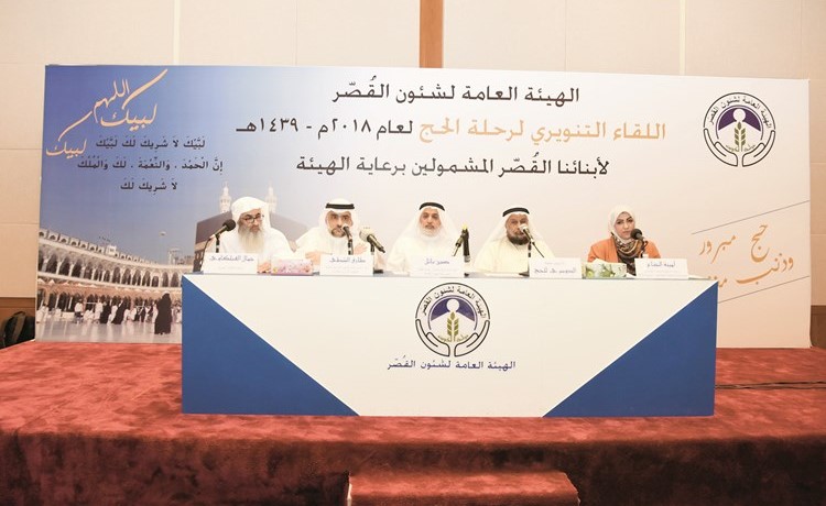 حسين باتل يتوسط أمينة الجناع وطارق الشطي وجمال الفيلكاوي والشيخ عبدالجبار سالم	(ريليش كومار)﻿