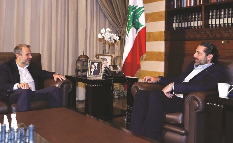 الرئيس المكلف بتشكيل الحكومة سعد الحريري مستقبلا رئيس التيار الوطني الحر ووزير الخارجية جبران باسيل أول من أمس	(محمود الطويل)﻿