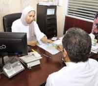   (الهلال الأحمر) توزع كوبونات عيد الأضحى على الأسر المحتا 