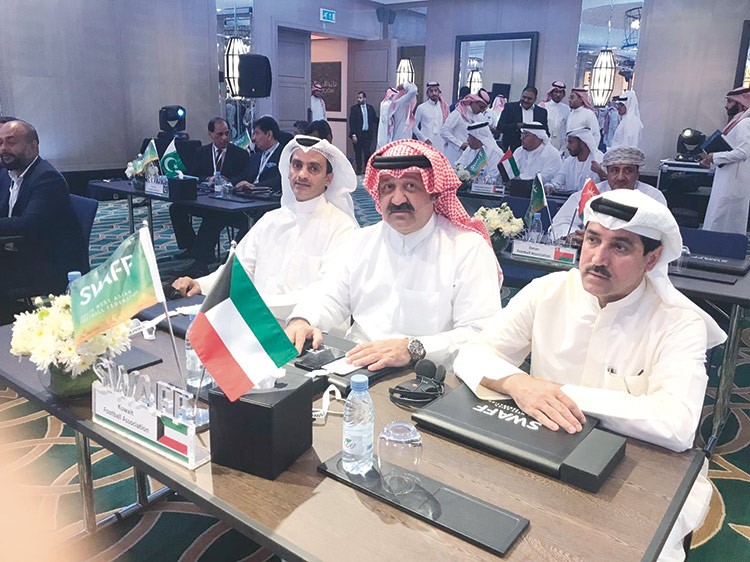 الشيخ أحمد اليوسف ود. محمد خليل وفهد الهملان