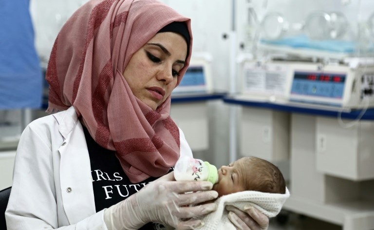 مستشفى الأمل يعيد لم شمل أطباء سوريين فرقتهم الحرب في مدينة حلب