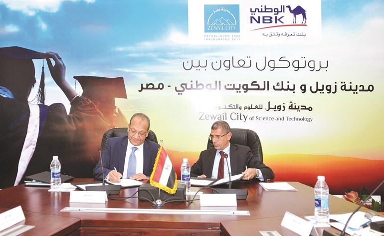د. ياسر حسن ود. شريف صدقي خلال توقيع بروتوكول التعاون﻿