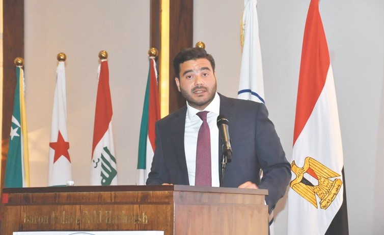 نواف ناجيا متحدثا أثناء المنتدى﻿