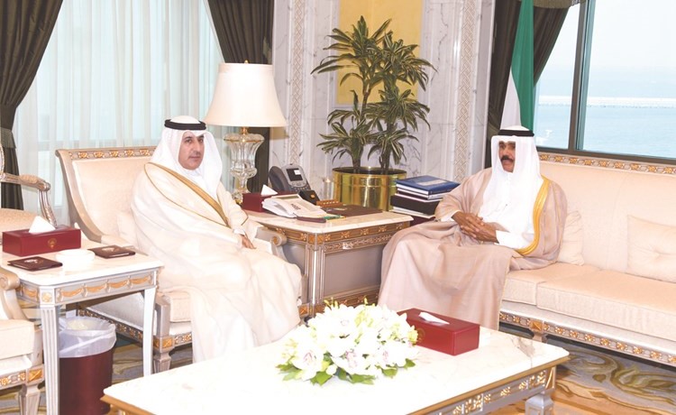 سمو ولي العهد مستقبلا السفير عزيز الديحاني ﻿