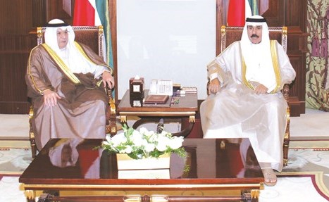 سمو ولي العهد خلال لقائه الشيخ خالد الجراح ﻿