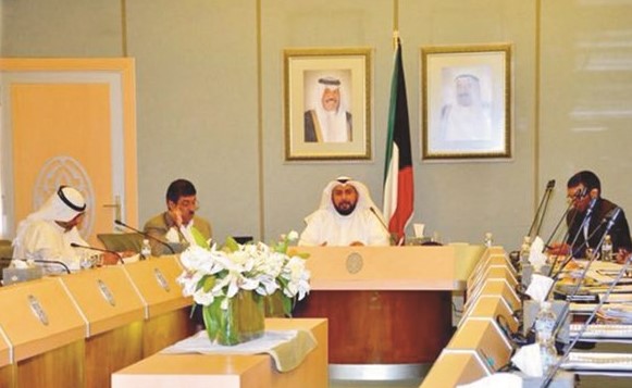 الشيخ د.باسل الصباح ود.مصطفى رضا والحضور في الاجتماع﻿