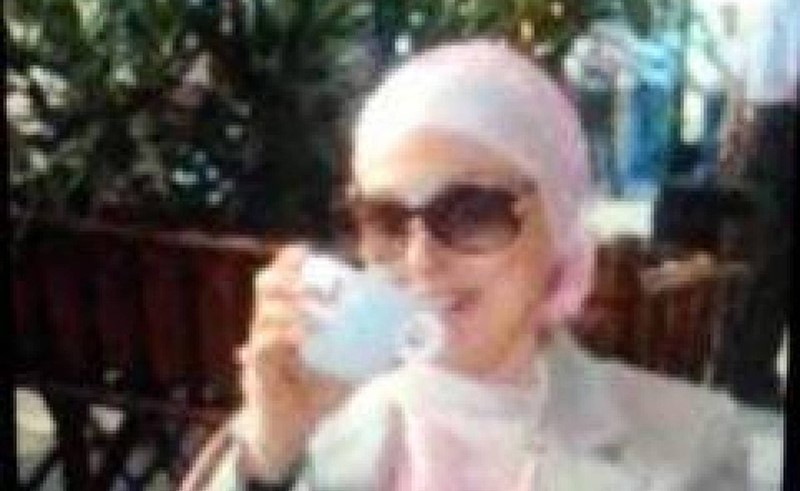 نجاة الصغيرة في صورة نادرة... هكذا بدت بالحجاب في سن الـ80