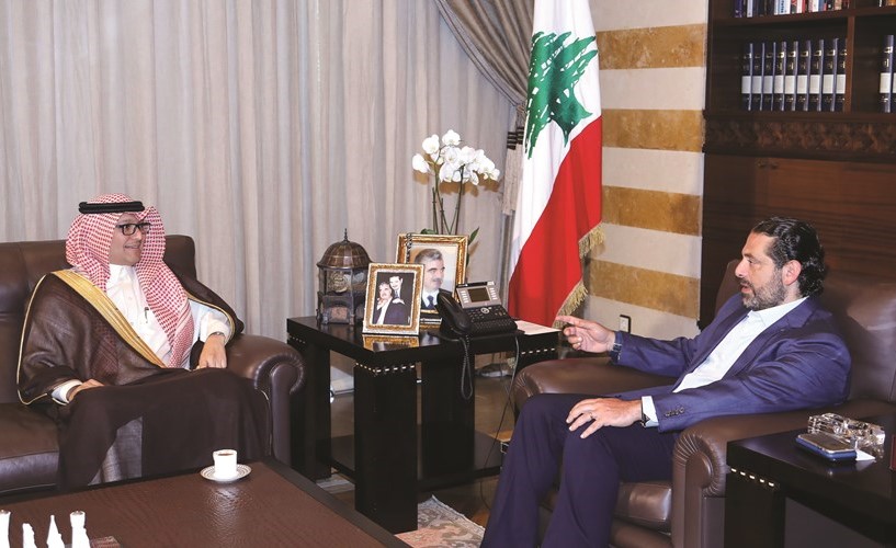 رئيس الحكومة المكلف سعد الحريري مستقبلا القائم بأعمال السفارة السعودية في لبنان وليد البخاري في بيت الوسط	(محمود الطويل)﻿