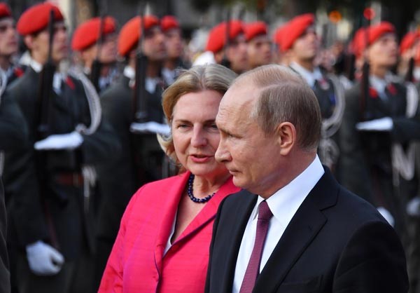 بوتين يحضر زفافا بالنمسا.. ويثير جدلا من فيينا إلى كييف