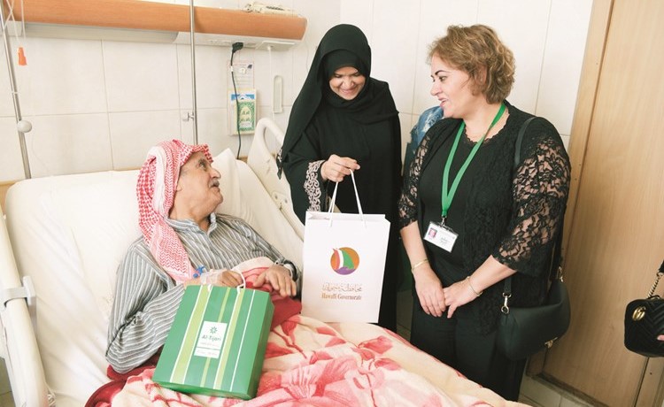 زيارة أحد مرضى المستشفى﻿