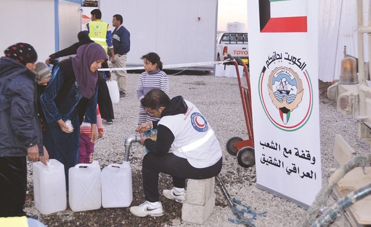 المتطوعون الكويتيون يوزعون المساعدات الكويتية على النازحين والمتضررين في العراق﻿