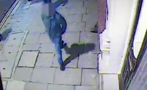 بالفيديو.. سعودي يتعرض للسرقة في لندن تحت تهديد السلاح.. ويجمع بنفسه لقطات كاميرات المراقبة ليصل لهذه النتيجة