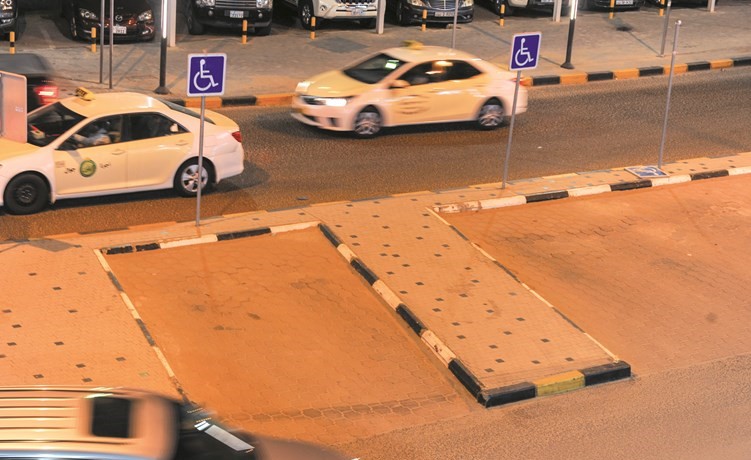 مواقف خاصة لمركبات ذوي الاحتياجات الخاصة في المشروع﻿